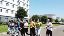 武警小姐姐背武警小姐姐,共筑平安——武警小姐姐的暖心瞬间